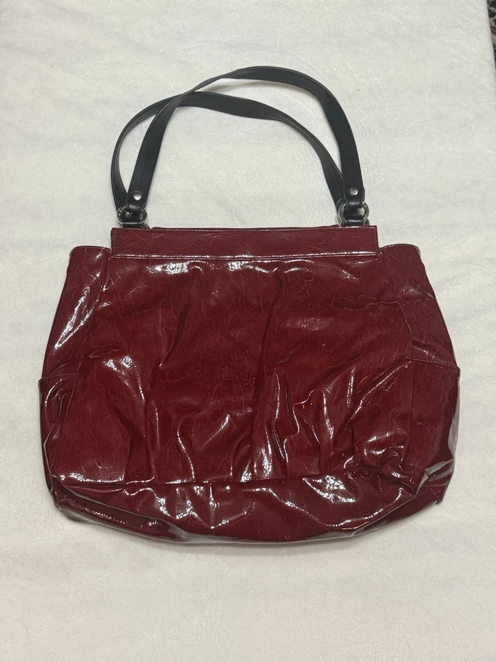 Miche vermelho grande com inserção magnética preta com alças e base pretas - Imagem 2 de 4