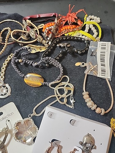 Mixed Jewelry Lot 6 Necklaces 17 Bracelets 4Earrings 5 Charms Items. 30 Tot(A22) - Picture 8 of 20