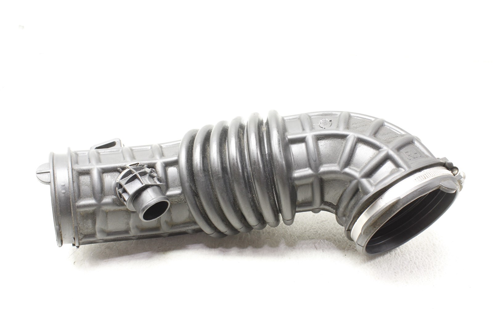2020 Aston Martin Vantage Right Air Cleaner Intake Duct Pipe Hose Line 18-21