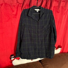 Men Large navy blue and dark green button down plaid flannel