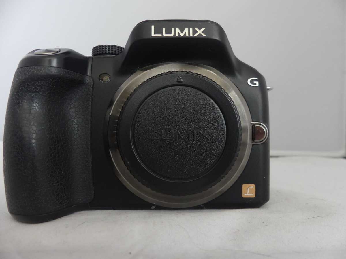 Panasonic LUMIX DMC-G5 16.0MP with Lumix 14-42mm zoom lens Looks