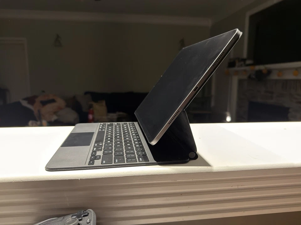 Apple iPad Pro 12,9 polegadas 6ª geração 256GB WiFi celular cinza espacial teclado mágico - Imagem 2 de 4