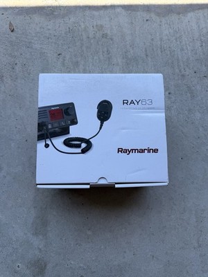 Raymarine Ray63 VHF Radio With GPS E70516
