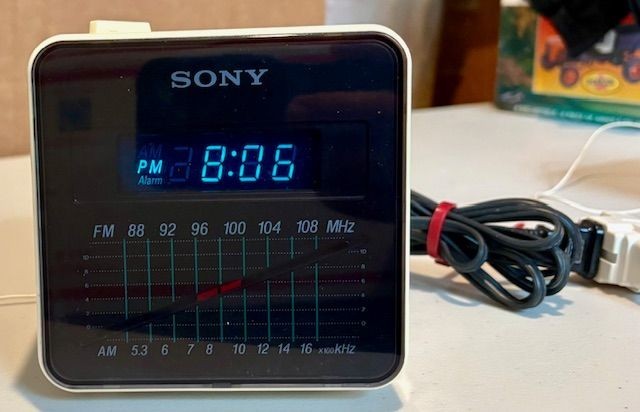 Sony Dream Machine Cube ICF-C10W, 1980s FM/AM Radio Alarm Clock
