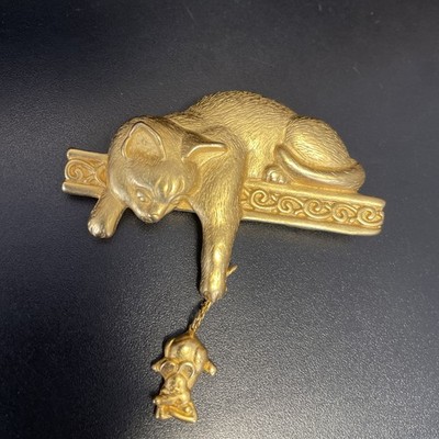 Vint Jonette JJ Gold Tone Cat with Fish Brooch Whimsical Figural Animal Pin