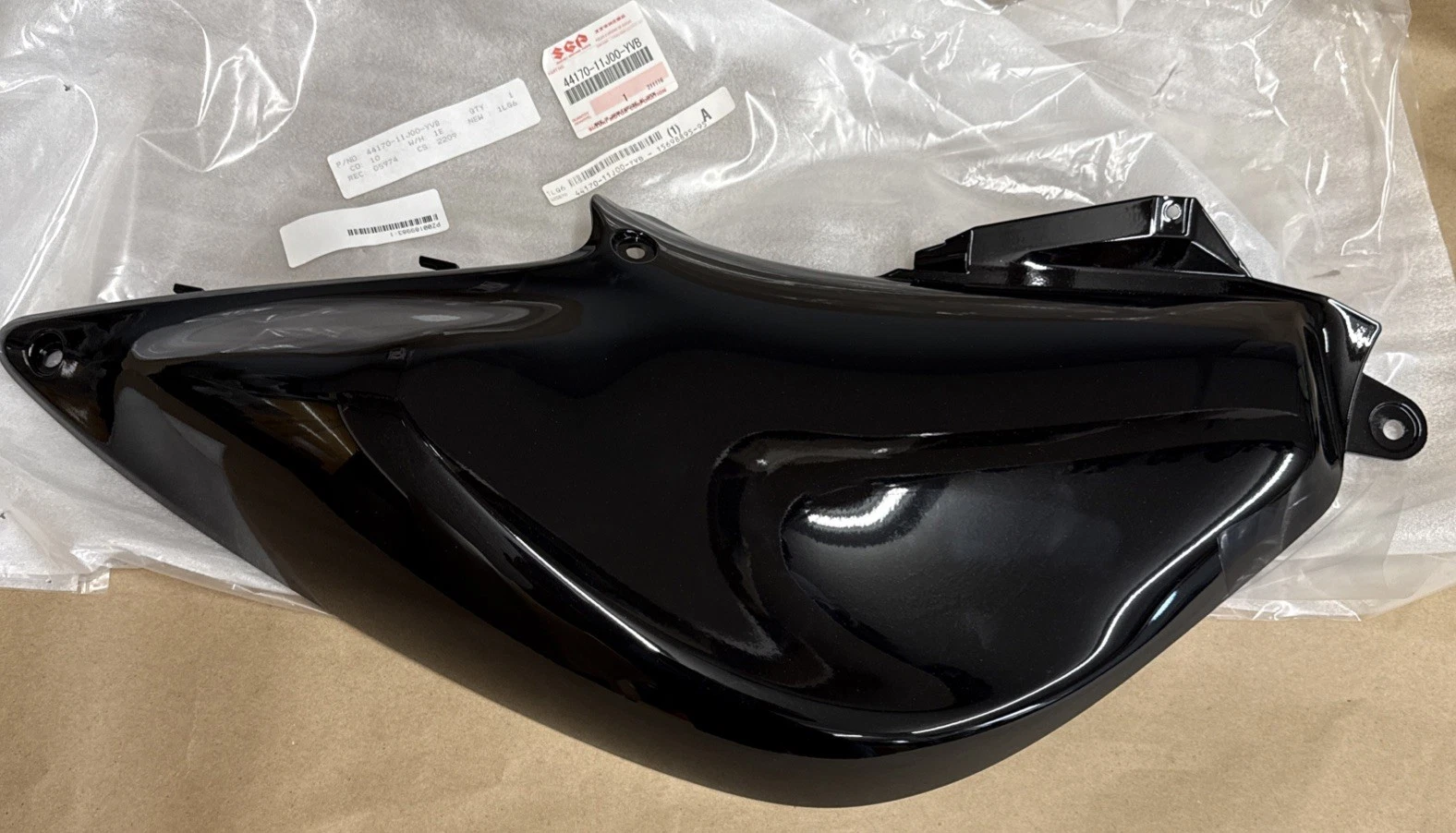 COVER, SIDE RH (BLACK)