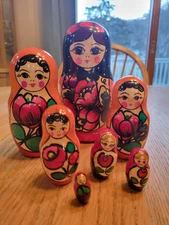 Vintage Russian 7 piece Matryoshka wood Nesting Dolls Hand Painted