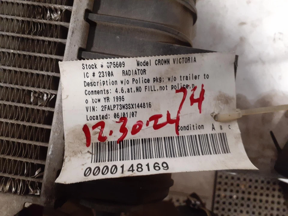 Used Radiator fits: 1995 Ford Crown victoria w/o tow package Grade A - Изображение 3 из 4