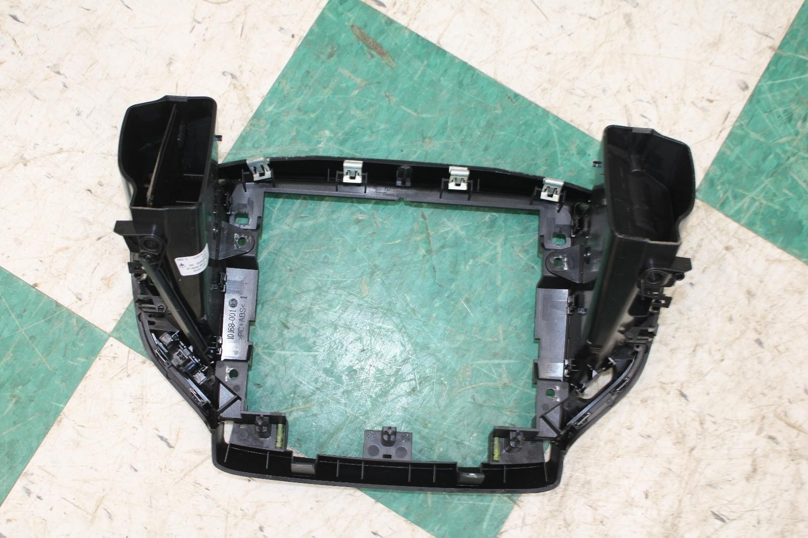 14-19 Ghibli Black Dashboard Dash Radio Surround Trim Panel Air Vents OEM OE WTY
