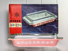 Pyrex JAJ Pink Daisy Shallow  Oblong Casserole Dish With Lid & Original Box