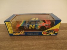 1995 Jeff Gordon Dupont Racing 1:24 Scale Die Cast Car Autographed