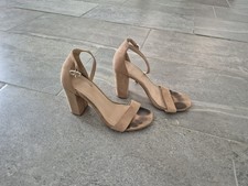 A New Day Heels Size 7 Beige