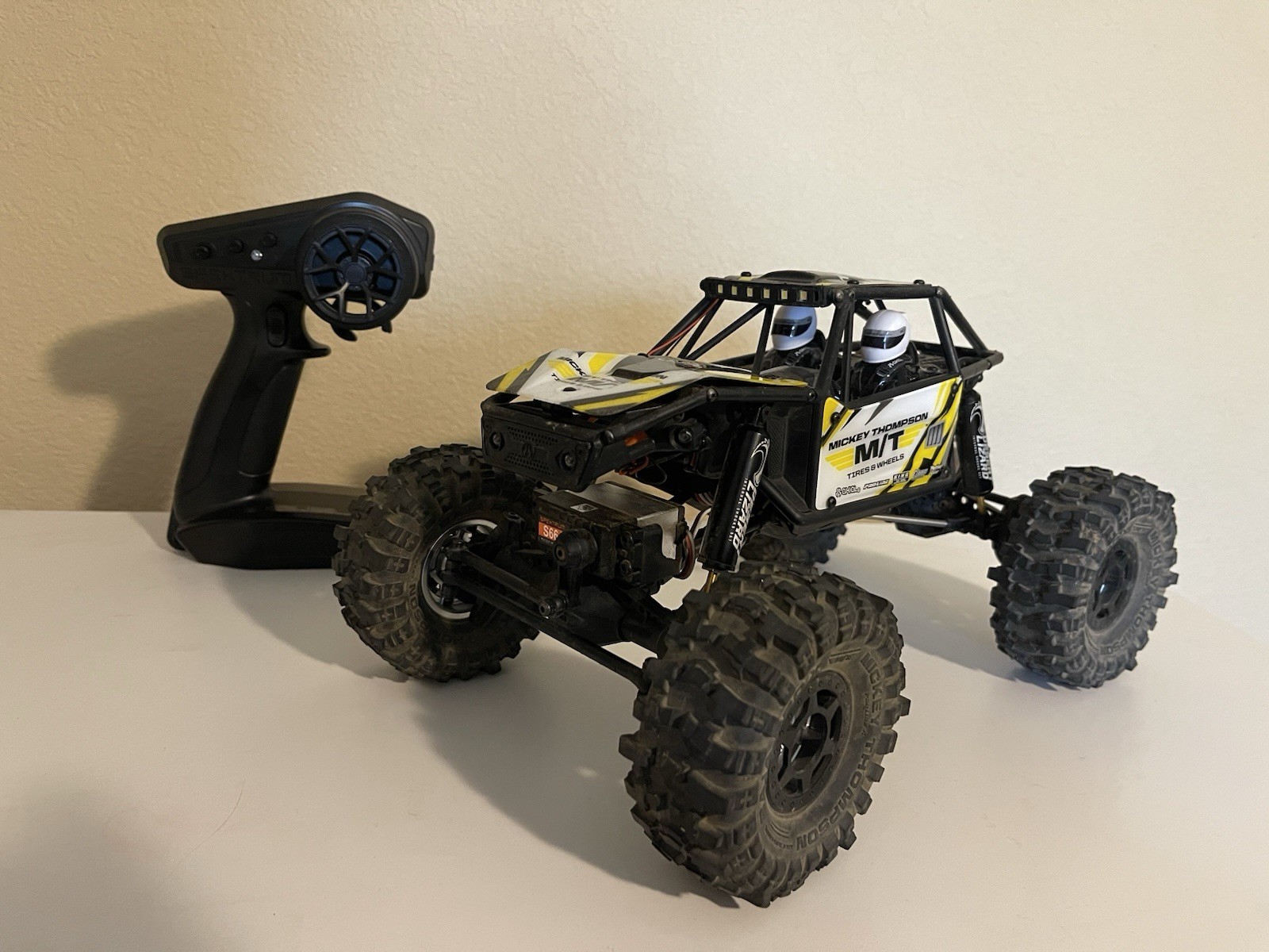 Axial 1/18 UTB18 Capra 4WS 4WD Trail Buggy RTR , Yellow