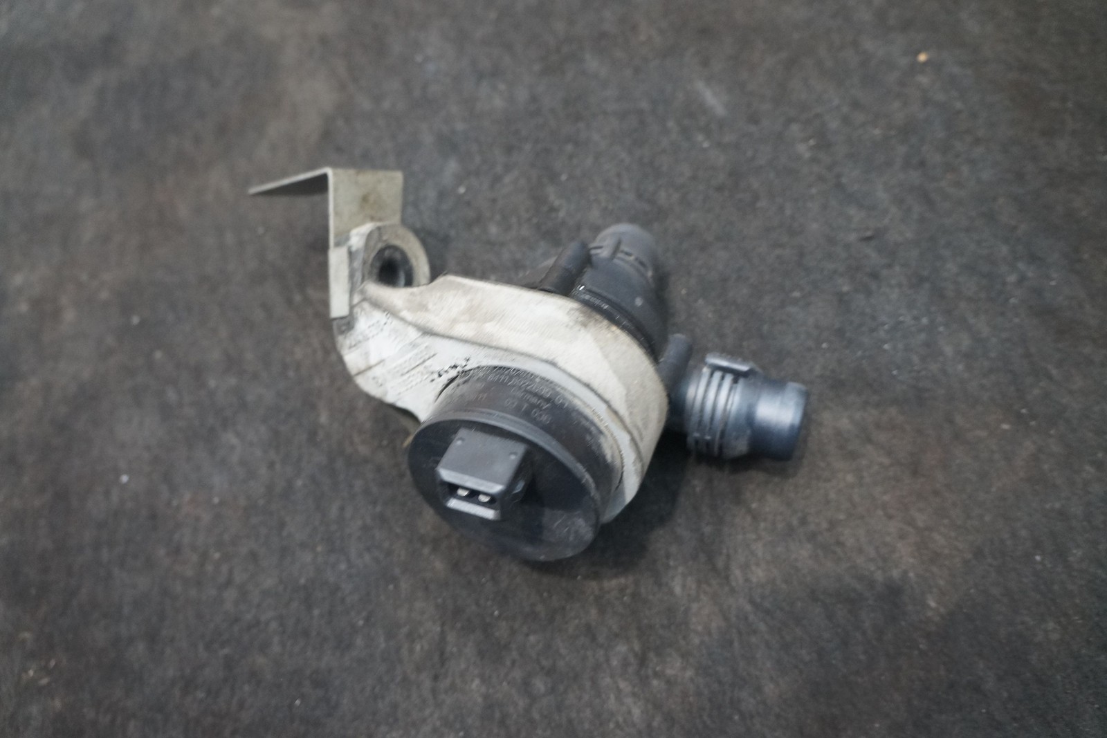Auxiliary Additional Water Pump 64116922699 OEM Rolls Royce Phantom 2004