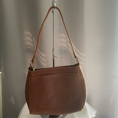 BOLSO DE HOMBRO TRIÁNGULO CASI PERFECTO Portland Leather Goods en Castaño - Imagen 5 de 19