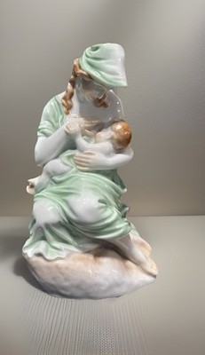 Herend Motherhood Porcelain Handpainted Figurine Style 5426-Hungary 8  Tall MINT