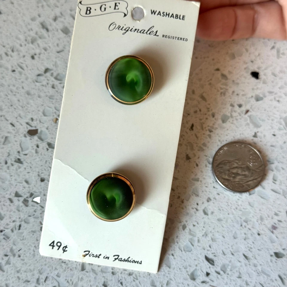 4 NEW Vintage 1950s Green & Gold BGE Buttons on Card Shank Round Marbled - Image 3 of 4