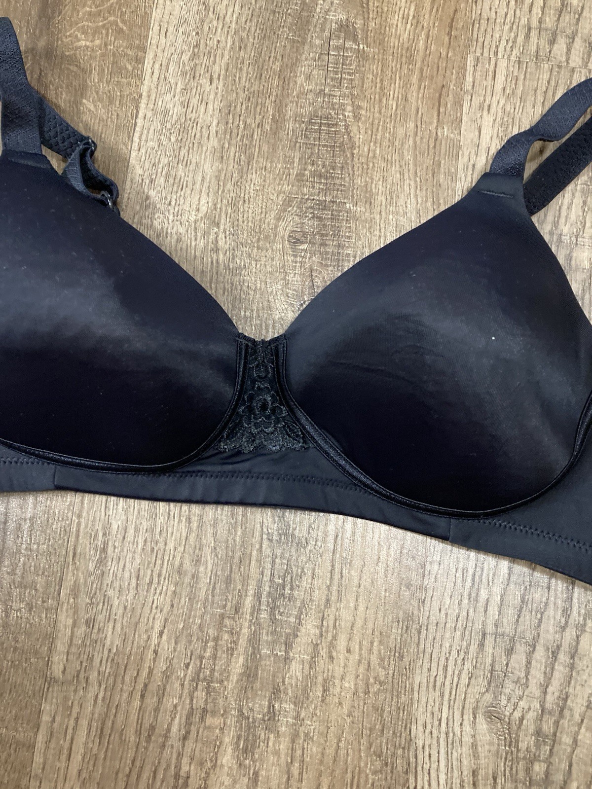 Vanity Fair Black Full Coverage Wireless Bra Size… - image 2