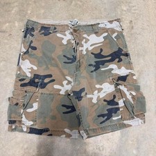 Baggy Y2K camo cargo shorts