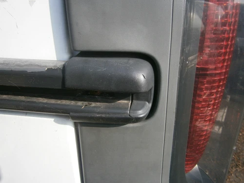 end cap near side sliding door middle rail vauxhall vivaro renault trafic van