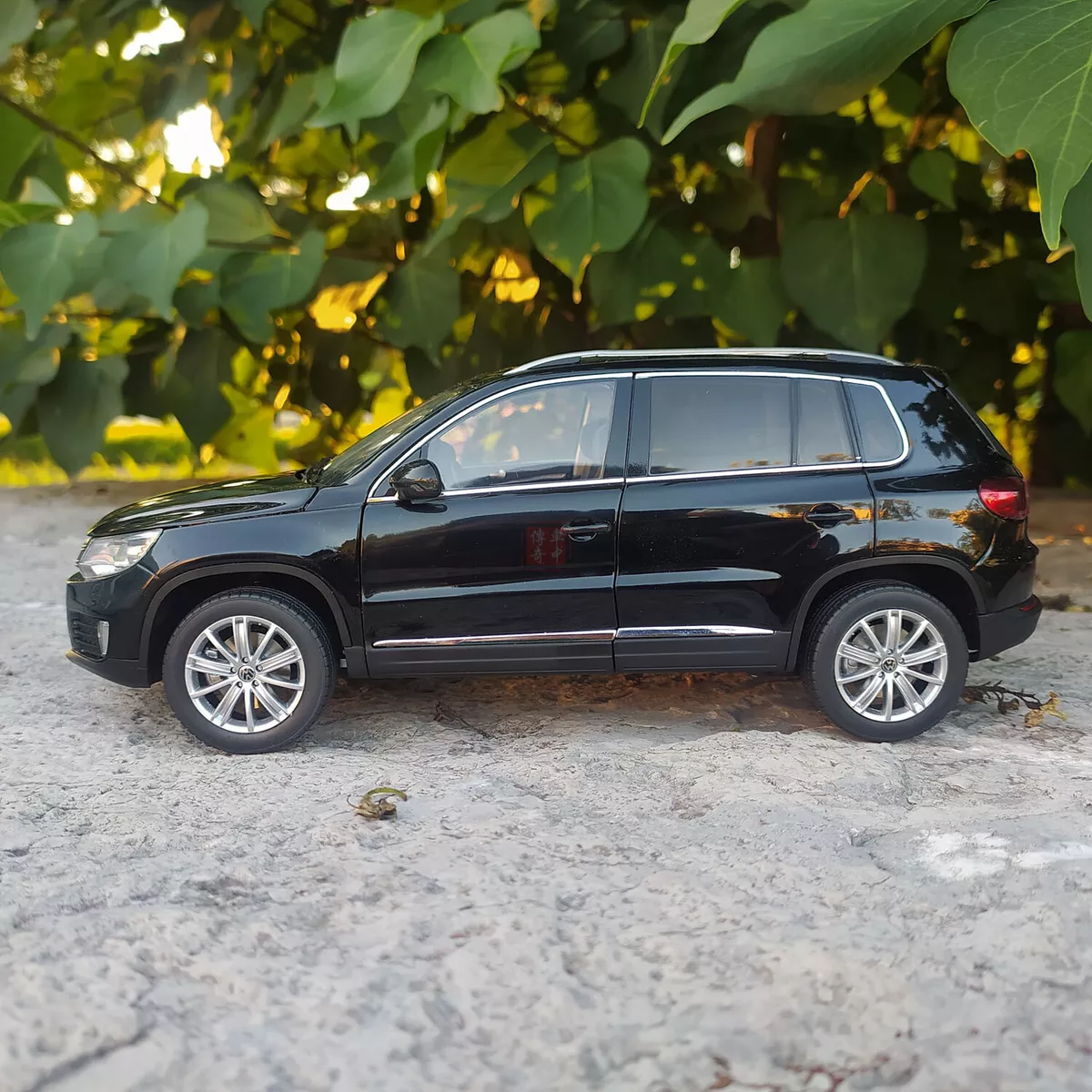 Vw tiguan best sale diecast model