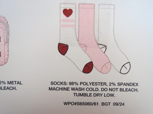 New in Pkg 3 Pair Valentine's HEART SOCKS & Zippered Makeup Bag LOVE Pink & Red - Picture 4 of 8