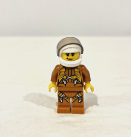 LEGO CITY ORIGINAL PILOT FIGURE W/ HELMET FROM JUNGLE CARGO HELICOPTER SET 60158