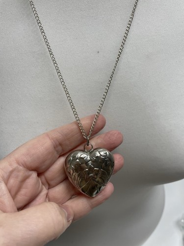 Silver Tone Moulded Patterned Love Heart Hollow Pendant Long Necklace - Picture 5 of 6
