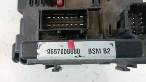 9657608880 Caja Reles/Fusibles para PEUGEOT 307 (S1)(04.2001) * 1121078 - Imagen 1 de 3