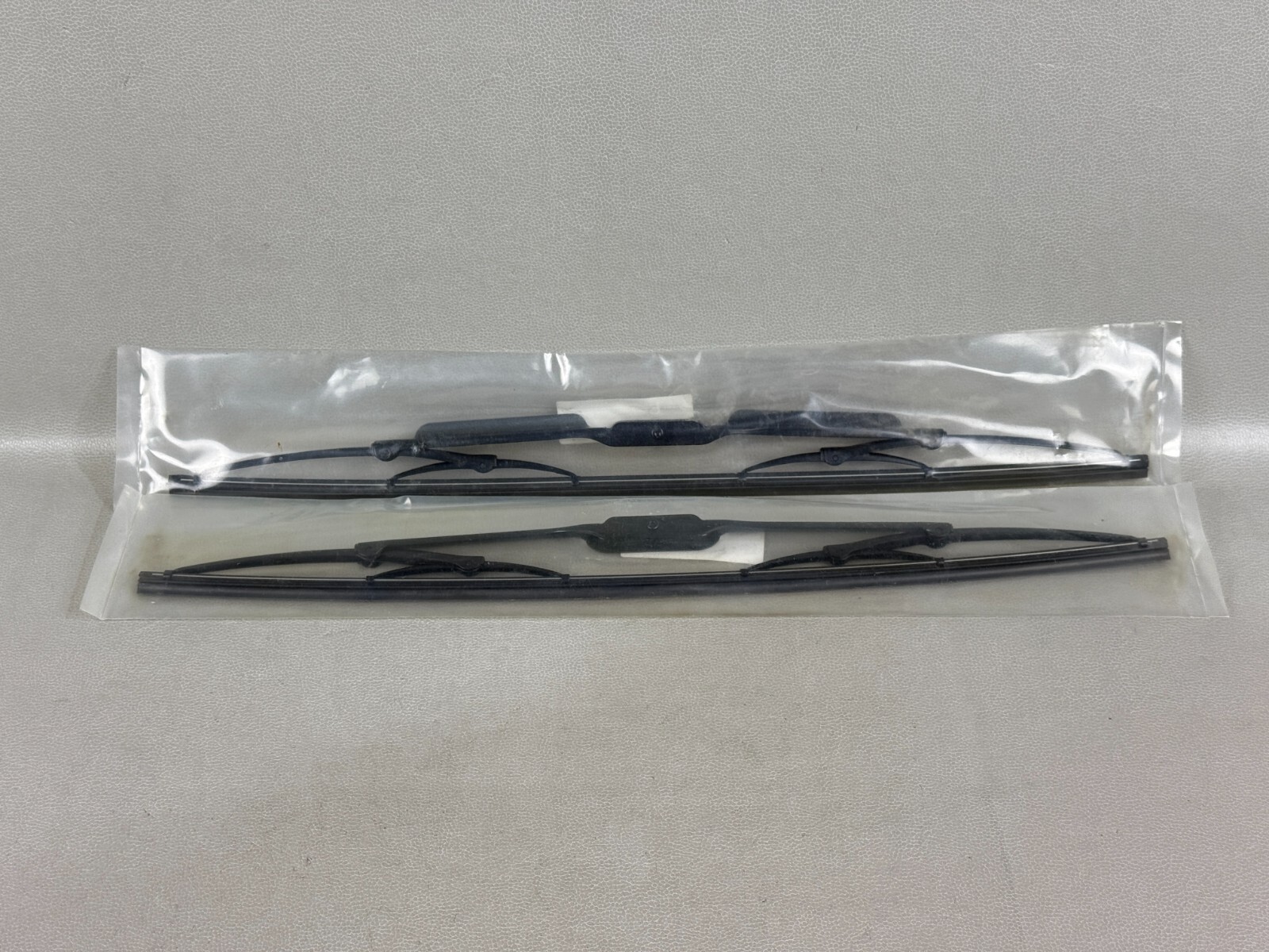 BRAND NEW! BENTLEY ROLLS-ROYCE GENUINE WINDOW WIPER BLADES 18" SET OF 2 OEM