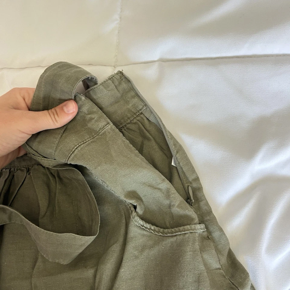 Minifalda para mujer talla pequeña verde militar con bolsillos de corbata cremallera lateral mezcla de lino Foto 4 de 4