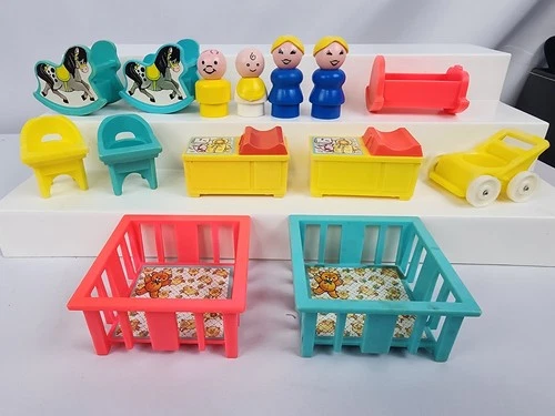1972 Vintage Fisher Price LITTLE PEOPLE crib nursery set play family stroller