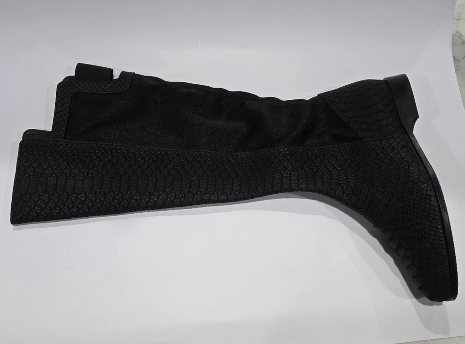 Daniella Lahavi Women's Black Flat Knee-High Reptile Pattern Boots, EU 37 US 6.5 - Image 4 of 4