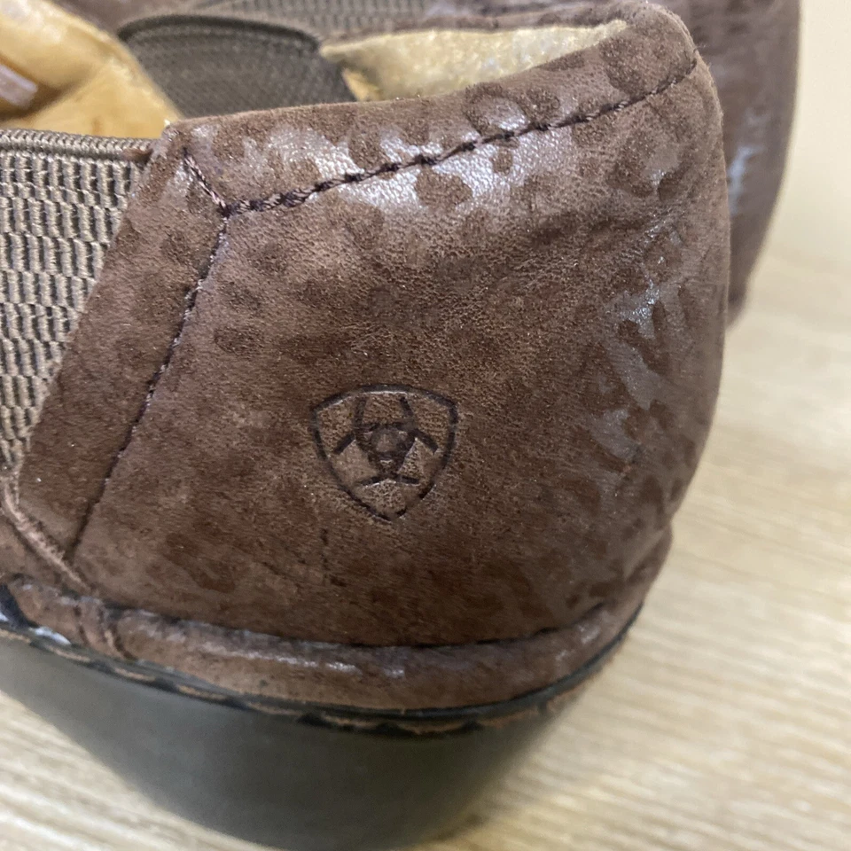 Zapatos/Zuecos Ariat para mujer de cuero marrón con tacón bajo, talla US 8B Foto 4 de 4
