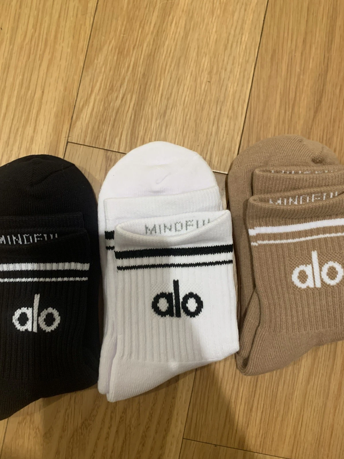 Alo Unisex Half-Crew Throwback Socks 3 Pack White tan Black