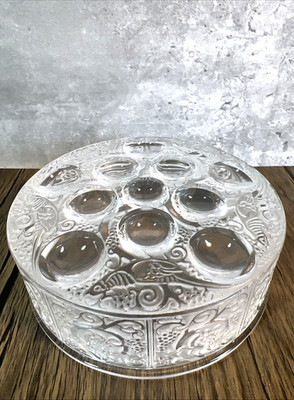 Lalique France Crystal Molded Glass Roger Lidded Dresser Powder Bowl Box Signed