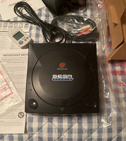 SEGA DREAMCAST Black sports edition complete in Box Bundle Gamin System