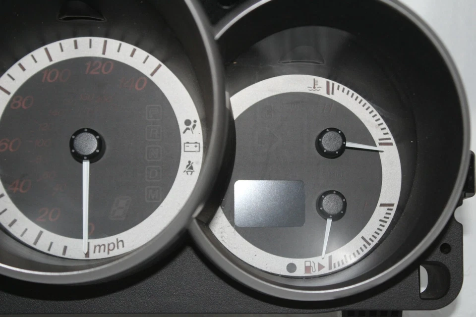 Cuadro de instrumentos velocímetro indicadores del panel de instrumentos Mazda 3 2008 2009 48.083 millas Foto 3 de 4