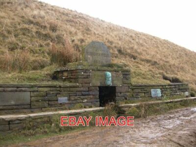 FOTO WAUGH'S WELL DIESES DENKMAL WURDE URSPRÜNGLICH AN DER STELLE EINER QUELLE ERBAUT I