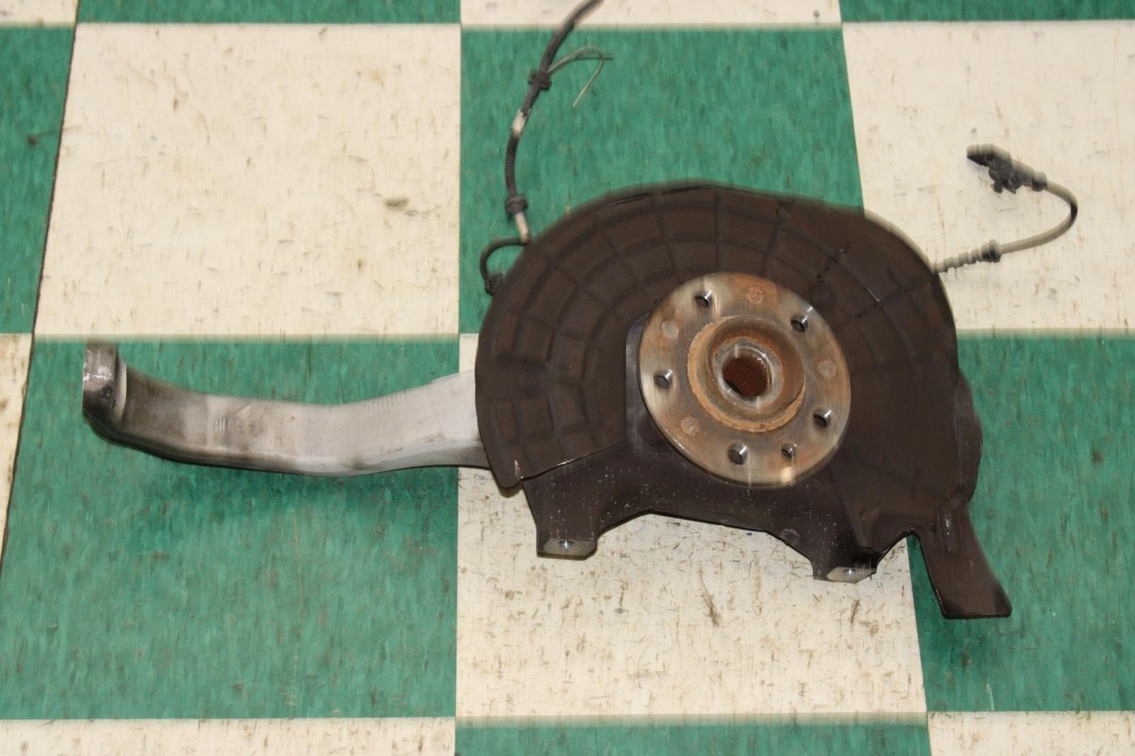 Maserati Ghibli 2014-2017 Front Left Steering wheel hub