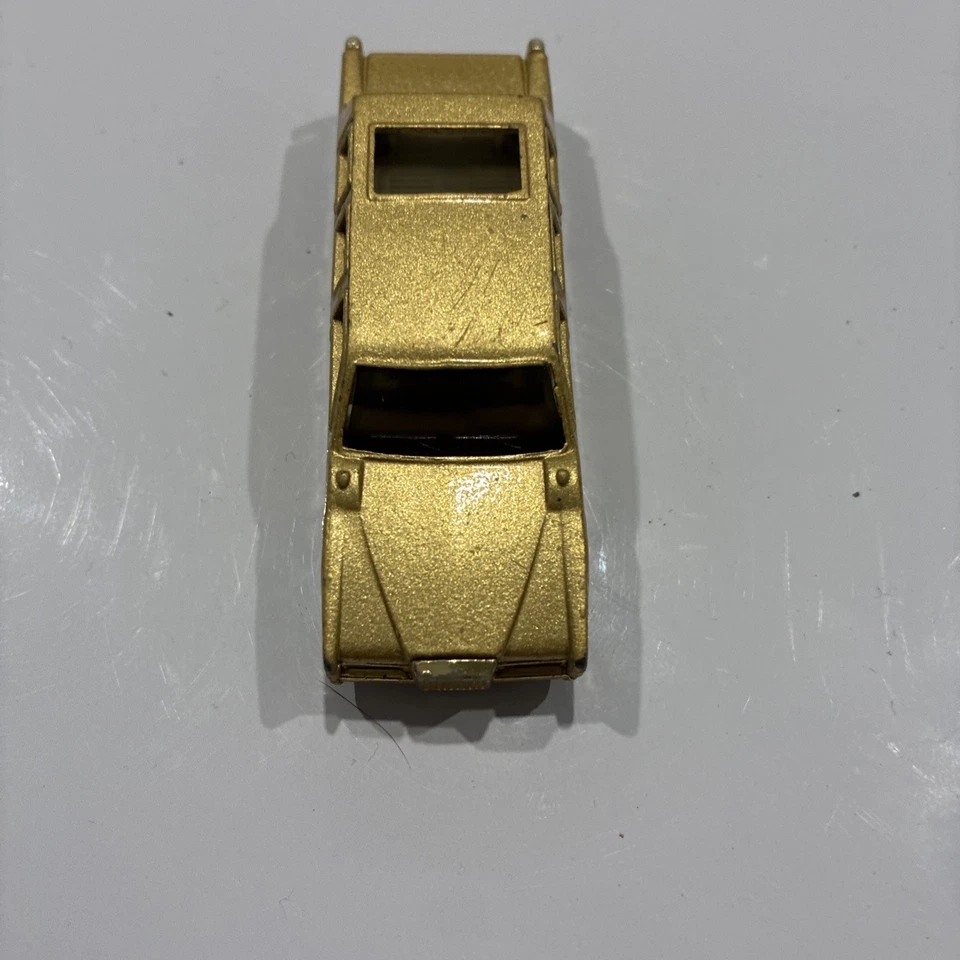 Limusina Hot Wheels color dorado fabricada en 1990 buen estado Foto 2 de 4