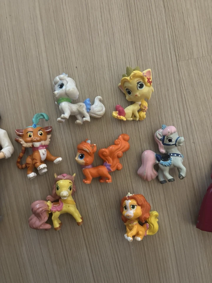 迪士尼公主宫宠物迷你玩偶 9 件装玩具 — 第 2/2 张图片