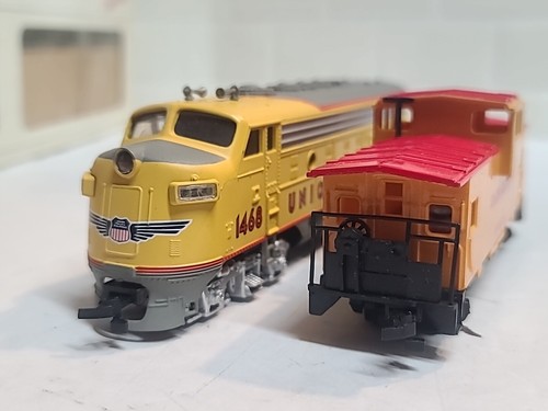 Bachmann HO Scale 61600 Union Pacific 1468 UP F9 Diesel Locomotive, Caboose Runs - Picture 8 of 19