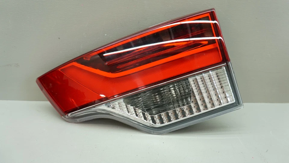 2017-2019 TOYOTA HIGHLANDER REAR RIGHT PASSENGER SIDE INNER TAIL LIGHT LAMP OEM — 第 2/4 张图片