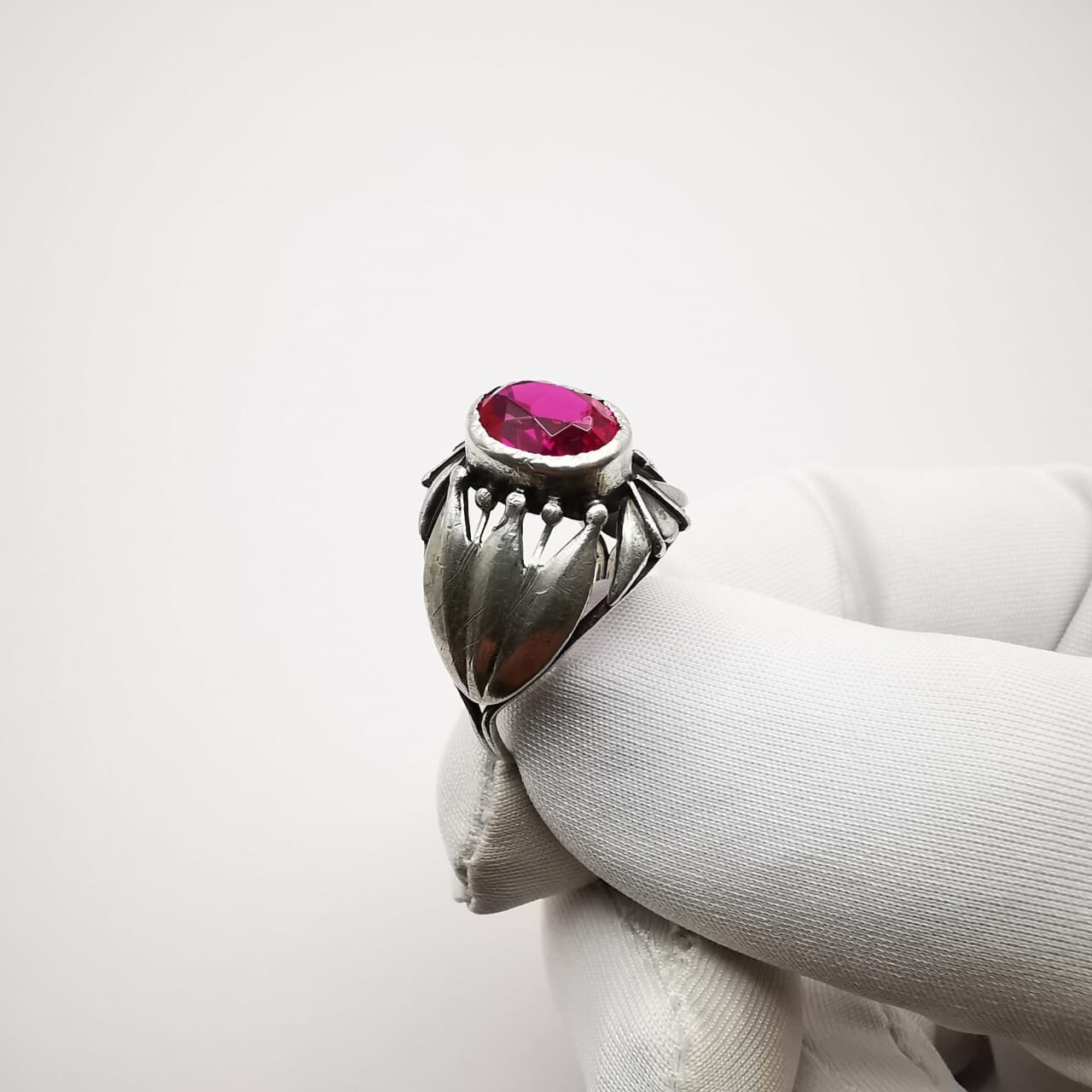 Vintage Women's Ruby Created Gemstone Ring Star 8… - image 3