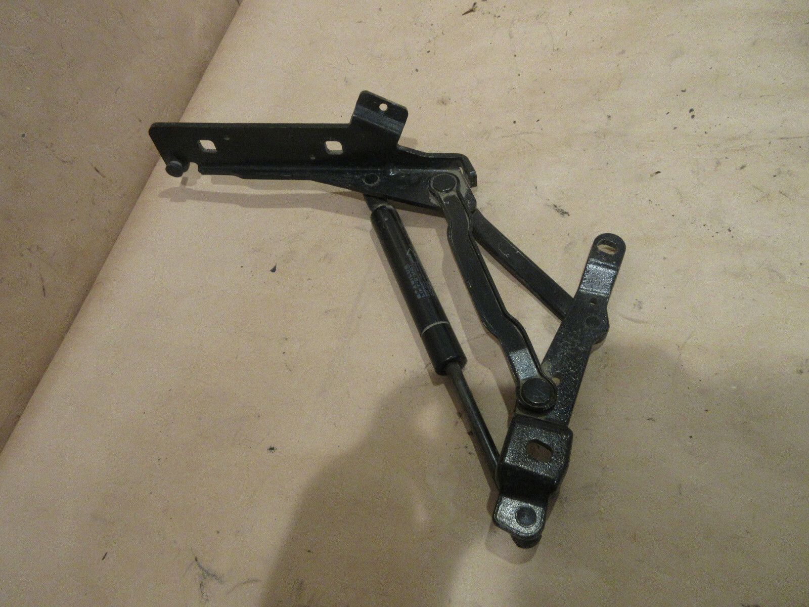Ferrari California - LH Trunk Lid Hinge Assy - PN 70001686