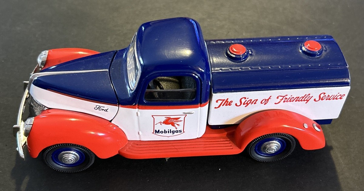 Liberty Classics 1940 Ford Pickup Limited Edition Locking Coin