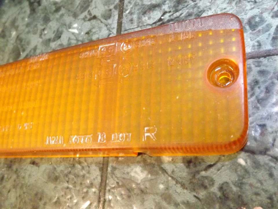 OEM 85-89 USDM Toyota MR2 W10 front right turn signal light lens 12-119F FR R - Image 2 of 3
