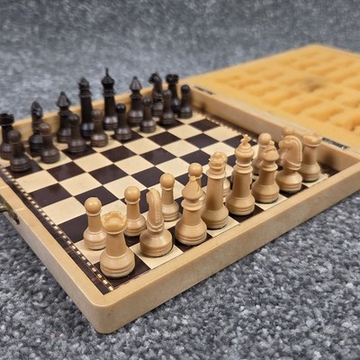 Vintage Holz Reise Schachspiel klappbar Magnetbrett Koffer komplett 16 cm
