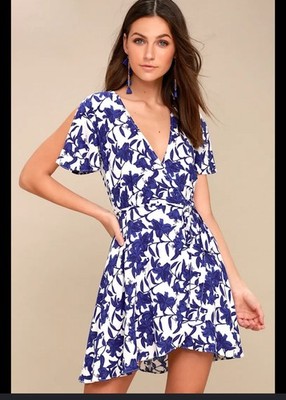 Lulu s Dress Morning Blooms Blue and White Floral Print Wrap Size M
